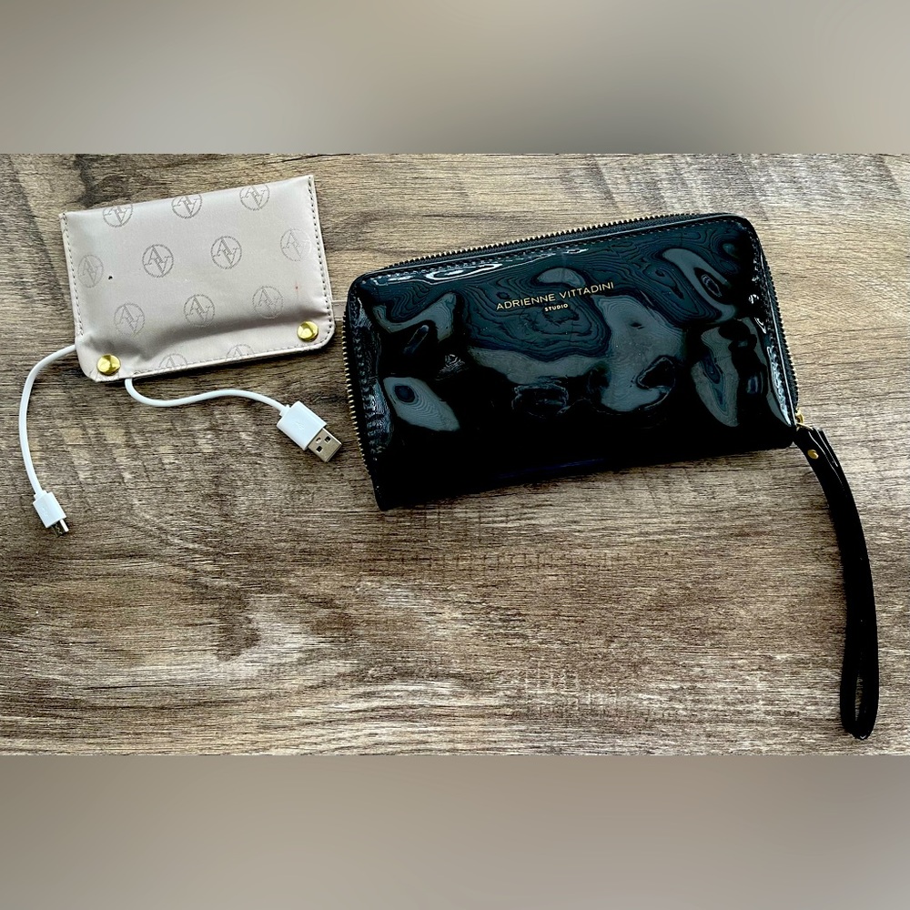 Adrienne Vittadini Zip Around Charging Wallet